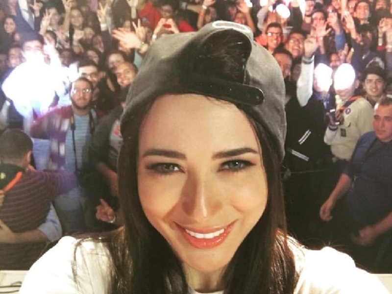 منظمة حفلات عن اعتزال ساندي  أنت السبب في ضياع مستقبلي وهذا ما طلبته منها!